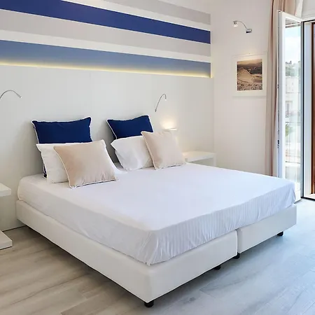 Hotel Marina Di Petrolo & 4*