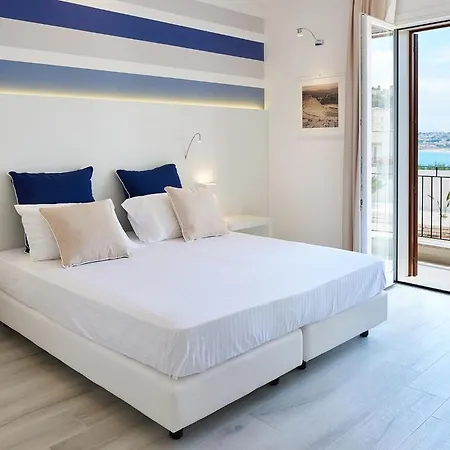 Marina Di Petrolo & Hotel 4*