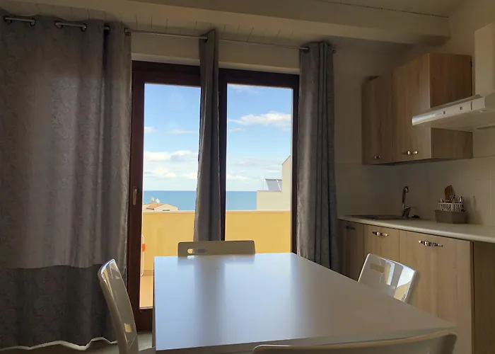 Marina Di Petrolo & 4*