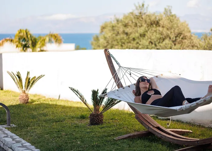 Marina Di Petrolo & 4*