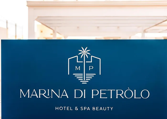 Marina Di Petrolo & 4*