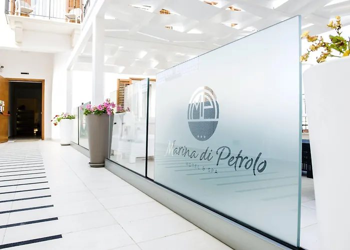 Marina Di Petrolo & Hotel