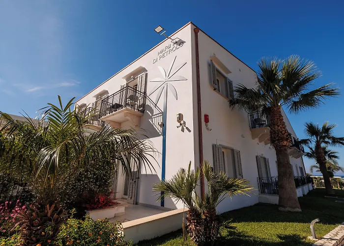 Marina Di Petrolo & Hotel 4*