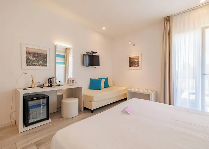 Hotel Marina Di Petrolo & 4*